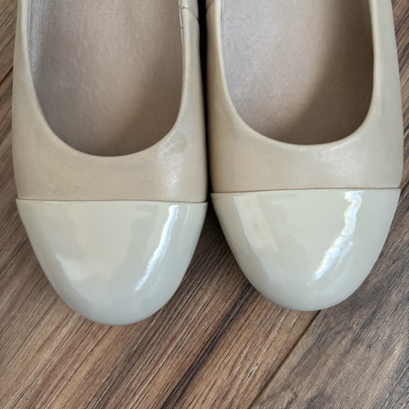 Dansko Cream Leather Lisanne Ballet Flats Patent Cap Toe Womens Size 37‎ - Picture 3 of 5